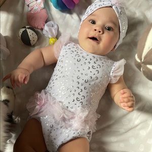 Ruffled cheetah bodysuit w headband